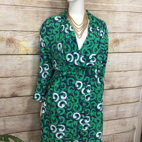 *SOLD* 80's Pleated Green printed Wrap Dress - Picture 3 of 3